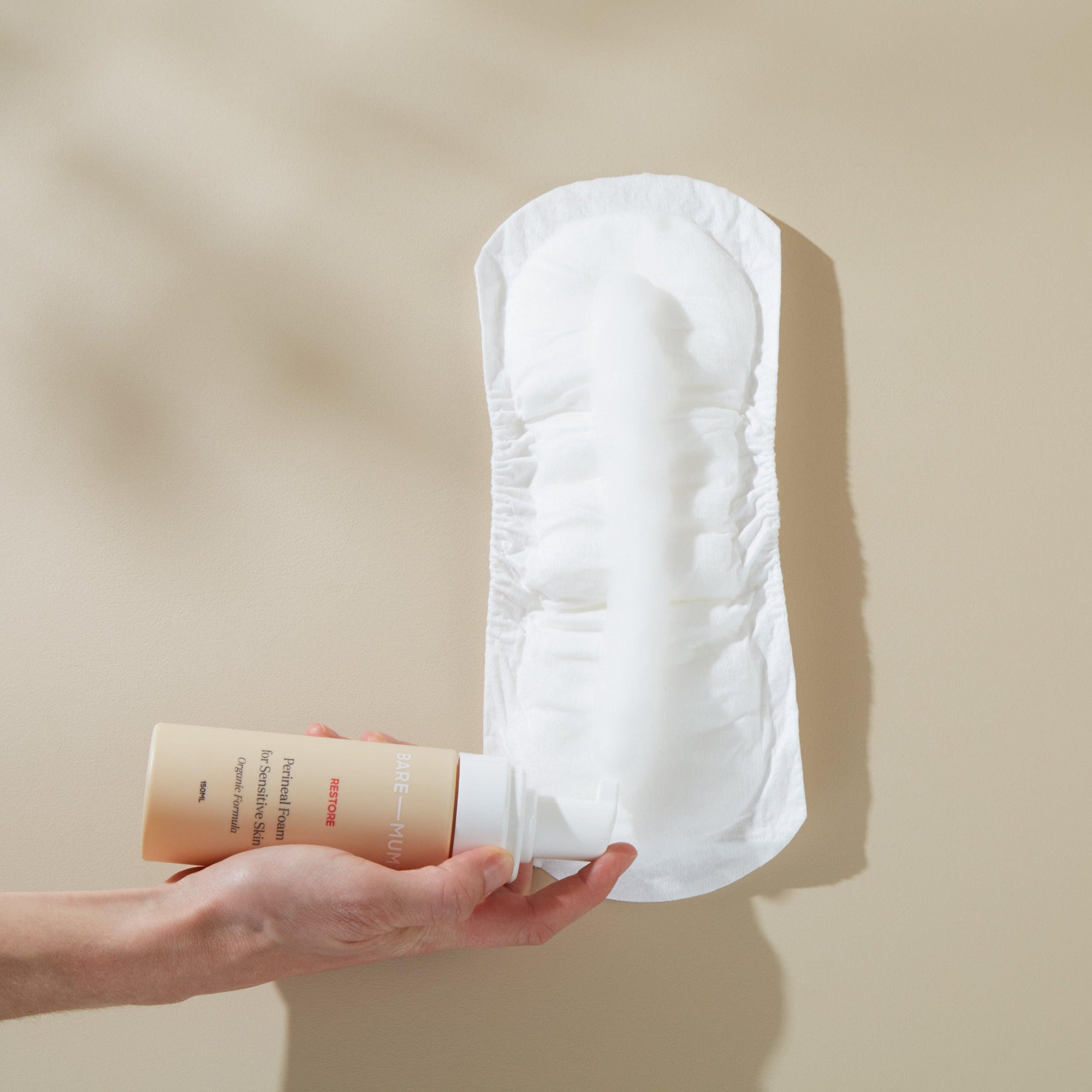 A gentle foam that effectively absorbs into sensitive skin (not the pad) to soothe irritation and ease discomfort associated with childbirth. This concentrated, non-rinse formula is pH balancing and made without harmful chemicals or fragrances to clean and comfort the delicate perineum area.
